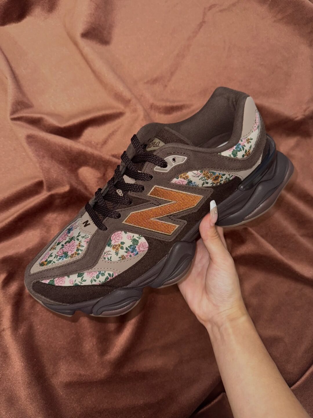 2025年 10/17 発売】atmos pink × New Balance U9060 ATP “Timeless