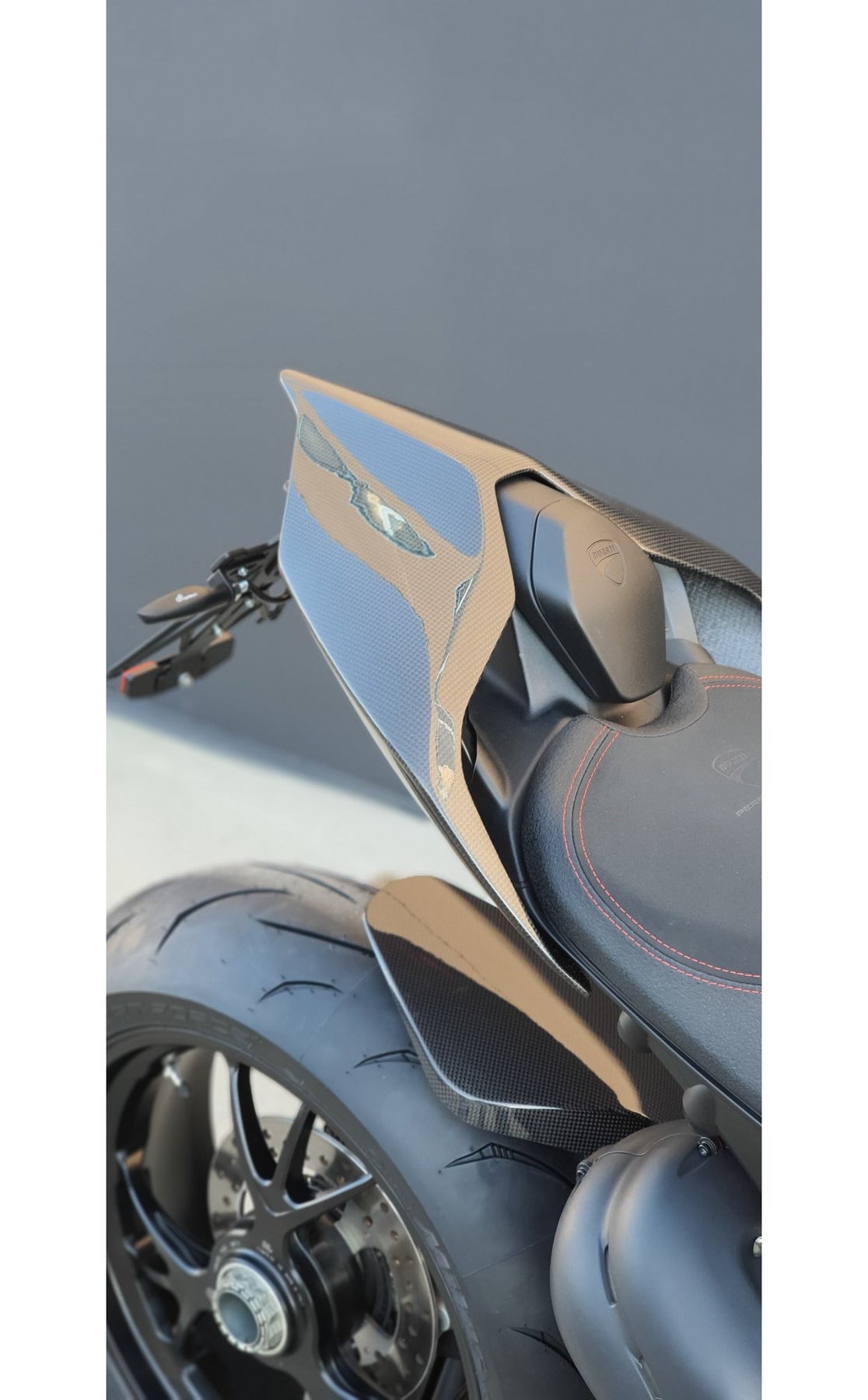 LighTech - ドライカーボン テールカウル (艶あり) PANIGALE V4 / S