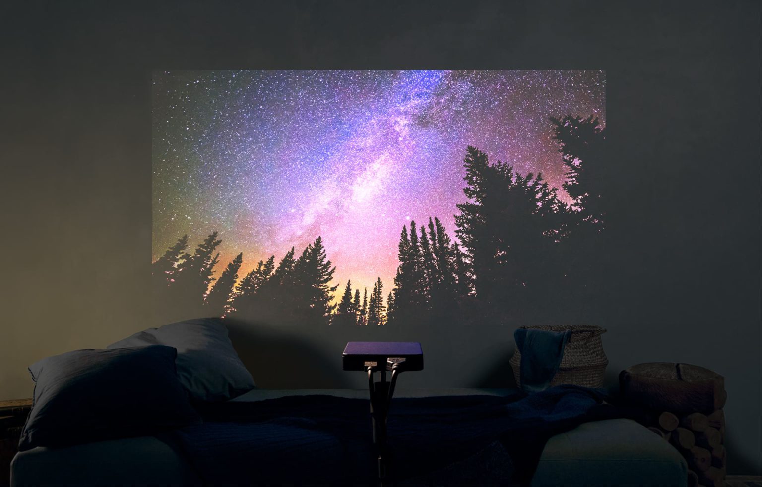 小型静音設計で自由に設置できるベッドルームプロジェクター | NX1