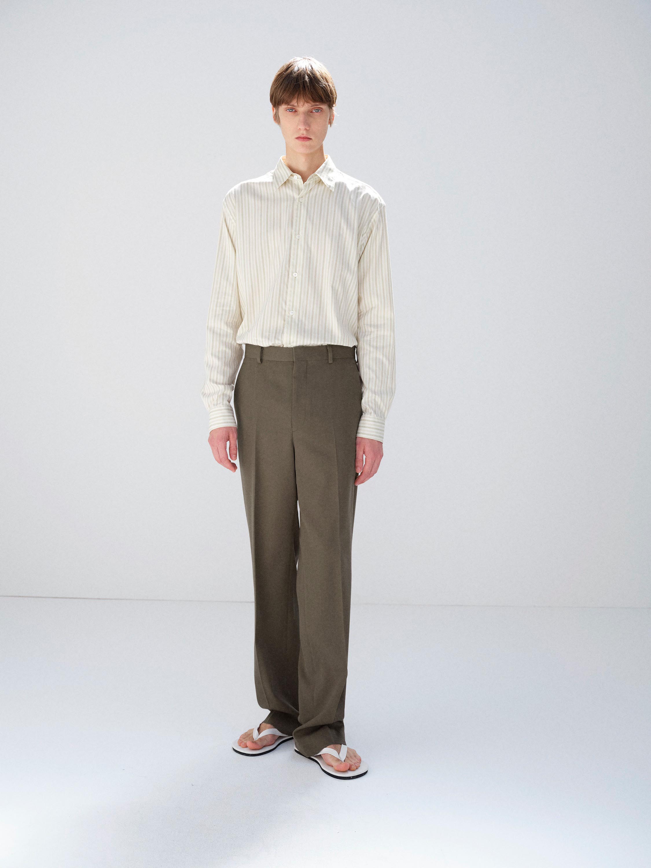 LIGHT WOOL MAX GABARDINE SLACKS - AURALEE Official Website