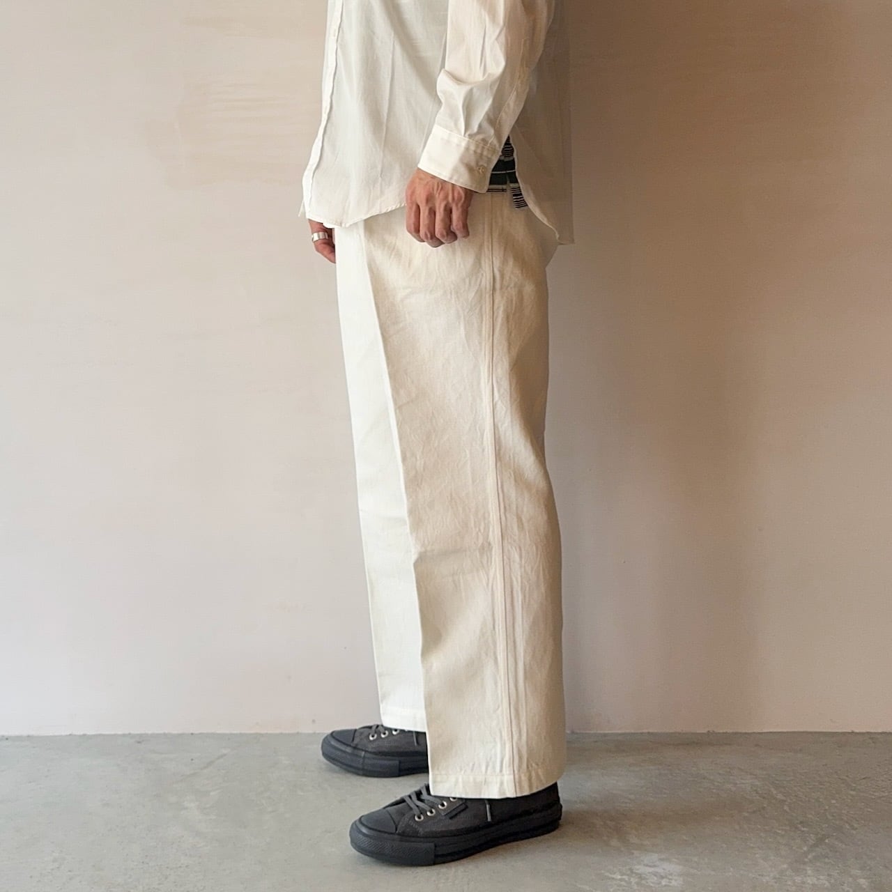 PHIGVEL - C/P BELTED 2TUCK TROUSERS | HUMAN and THINGS