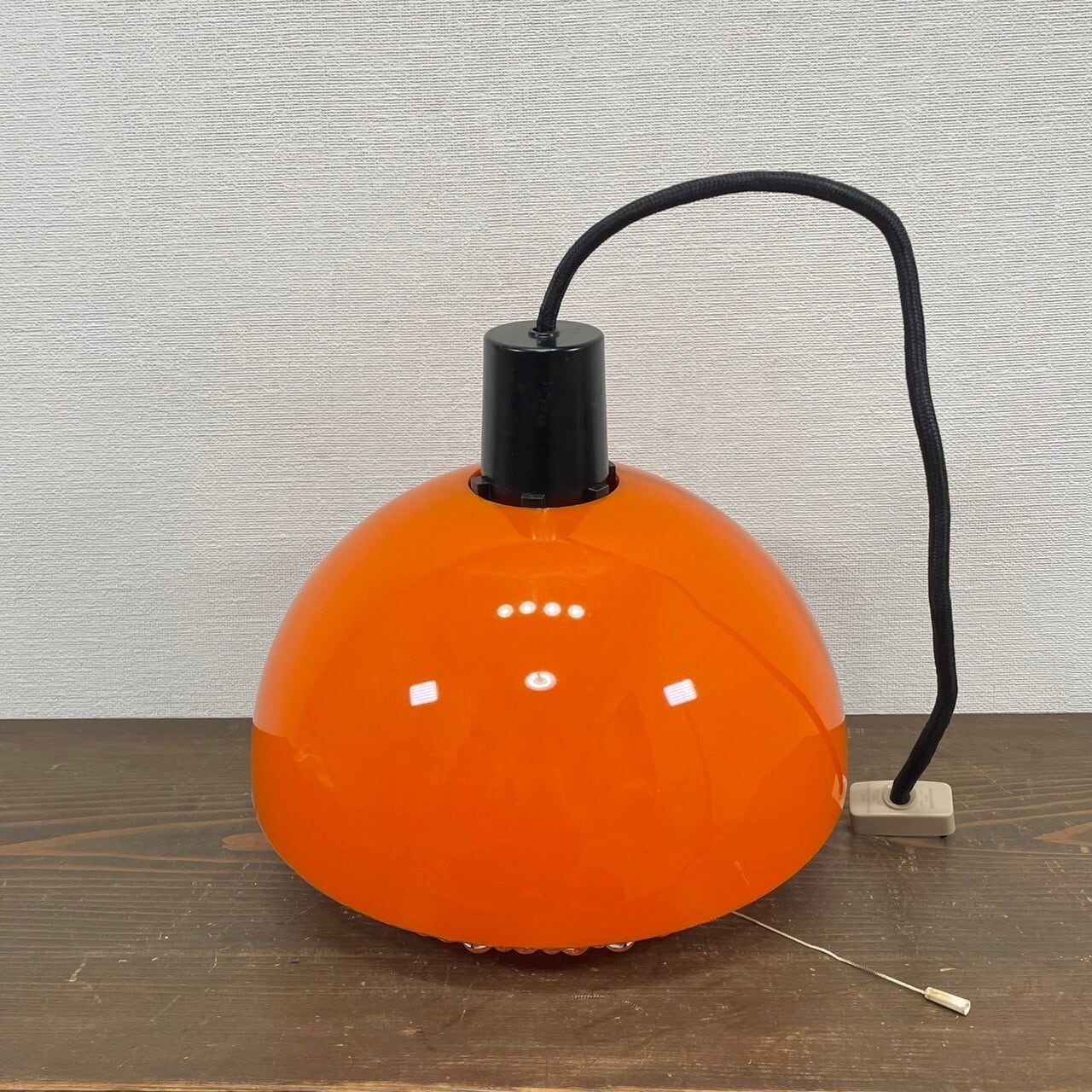レトロポップなオレンジのペンダントライト | meguri