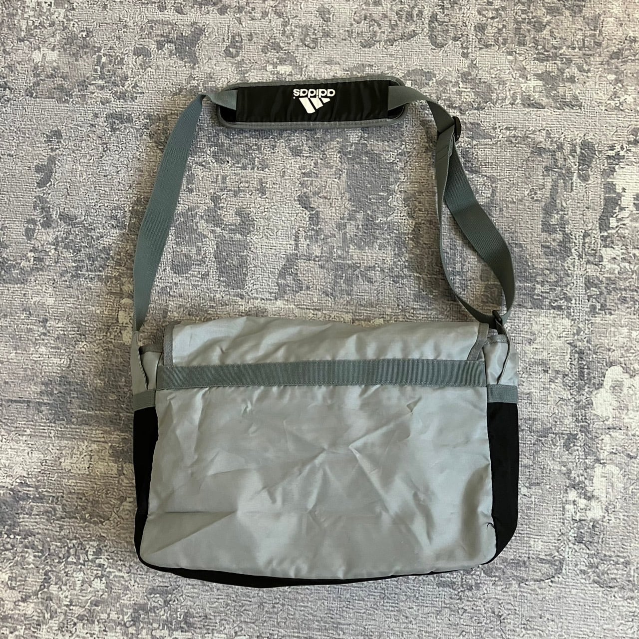 00S】アディダス メッセンジャーバッグ Y2K テック 大容量 黒 ブラック