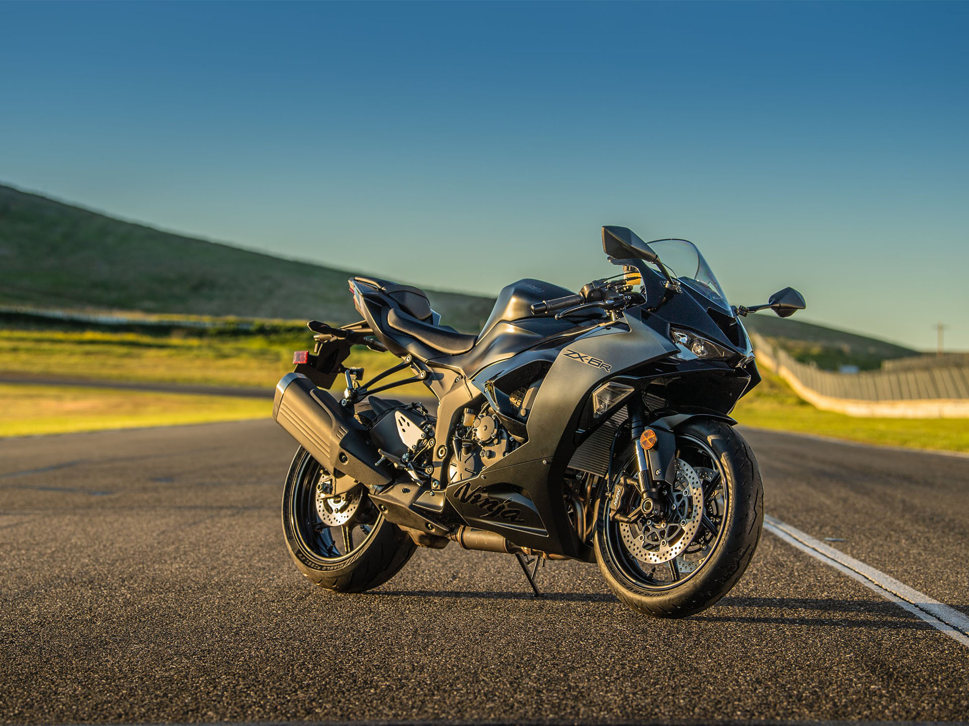 New 2024 Kawasaki Ninja ZX-6R Metallic Flat Spark Black / Ebony