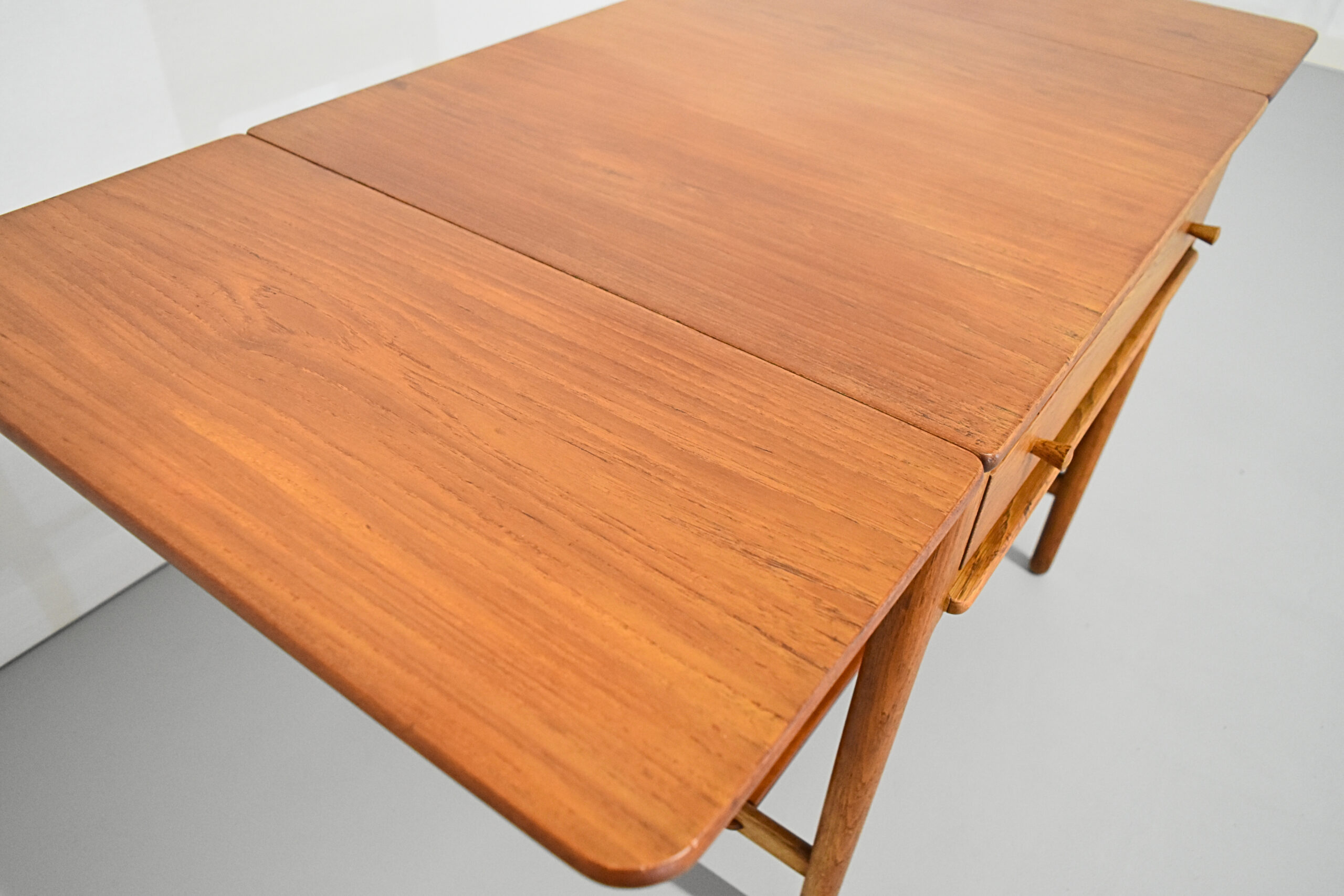 ソーイングテーブル/AT33 by Hans J.Wegner/Andreas Tuck - 橋本家具