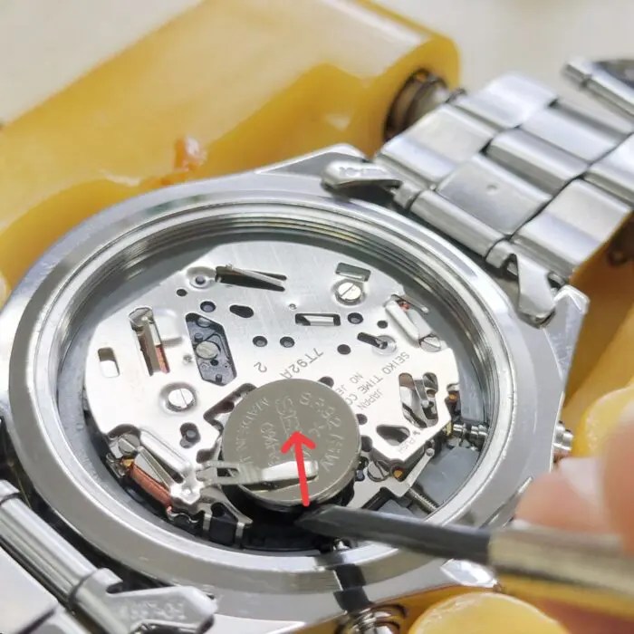 セイコーの汎用クロノグラフ【7T92系】を自分で電池交換する方法