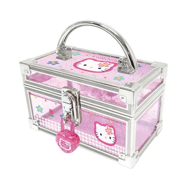 平成レトロ感がたまらない。ハローキティの小物入れで収納もイマドキ