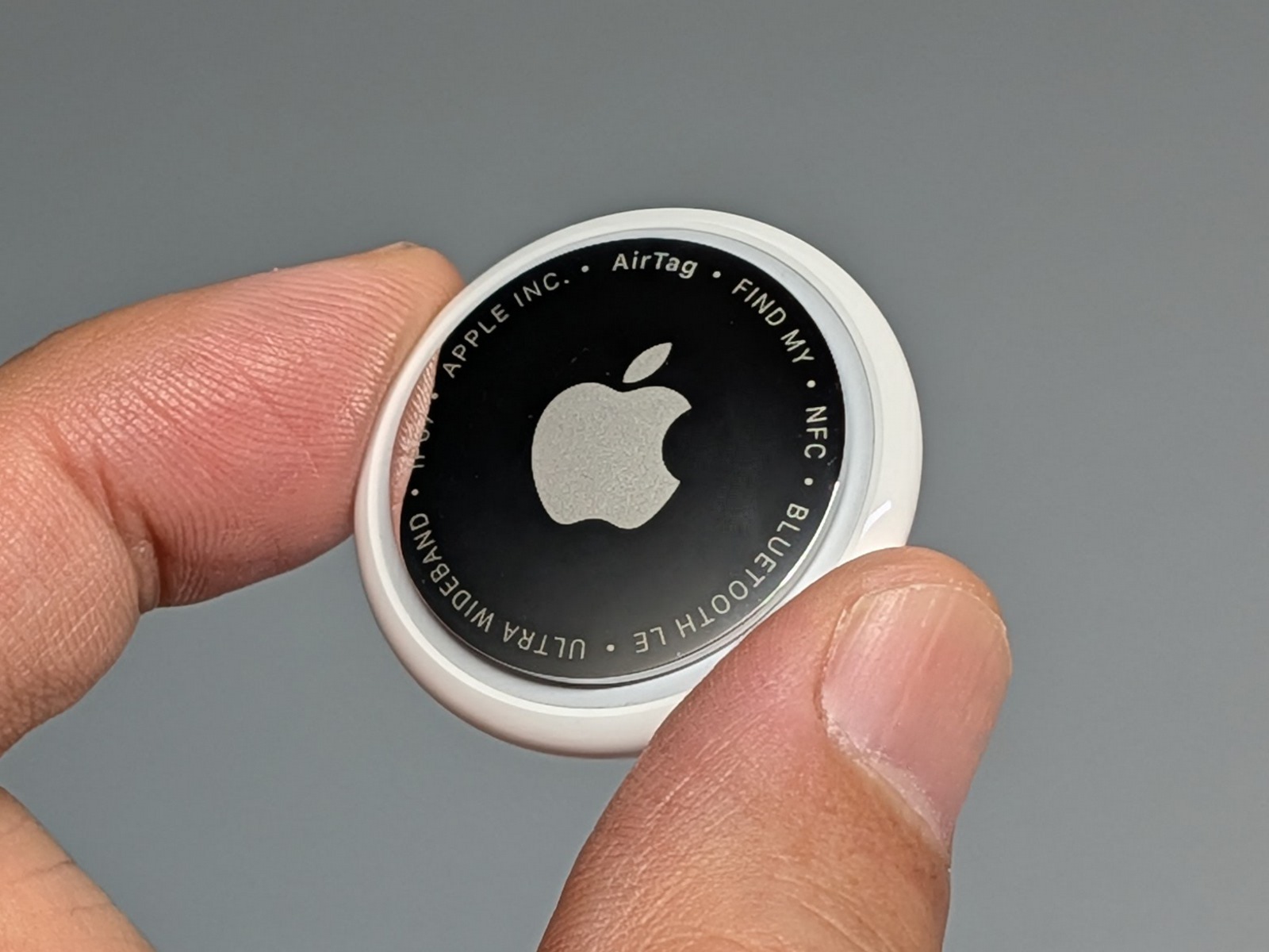 AirTagに見た目そっくりな第2世代モデルが登場。さっそく使い比べて