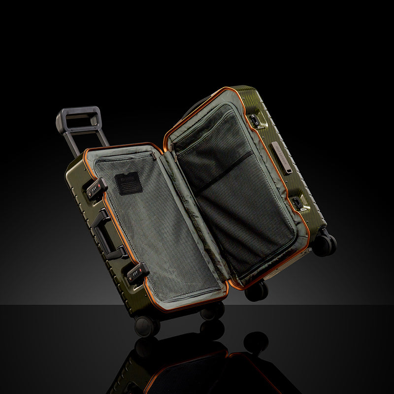 BLACKDIAMOND カーボンファイバースーツケース — アルミフレームタイプ