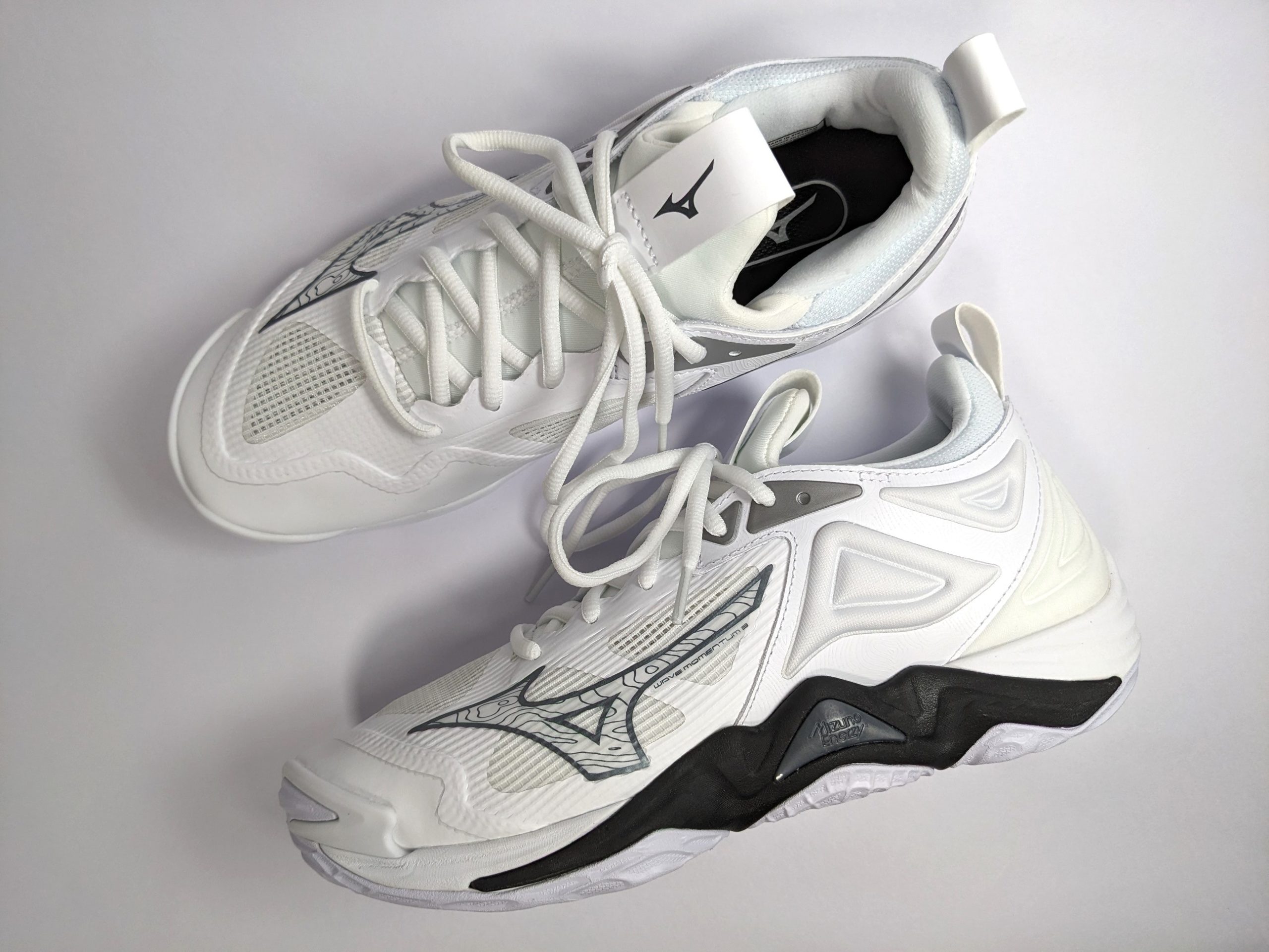 ウエーブモーメンタム 3』レビュー｜かなり重いが圧倒的な安心感で高