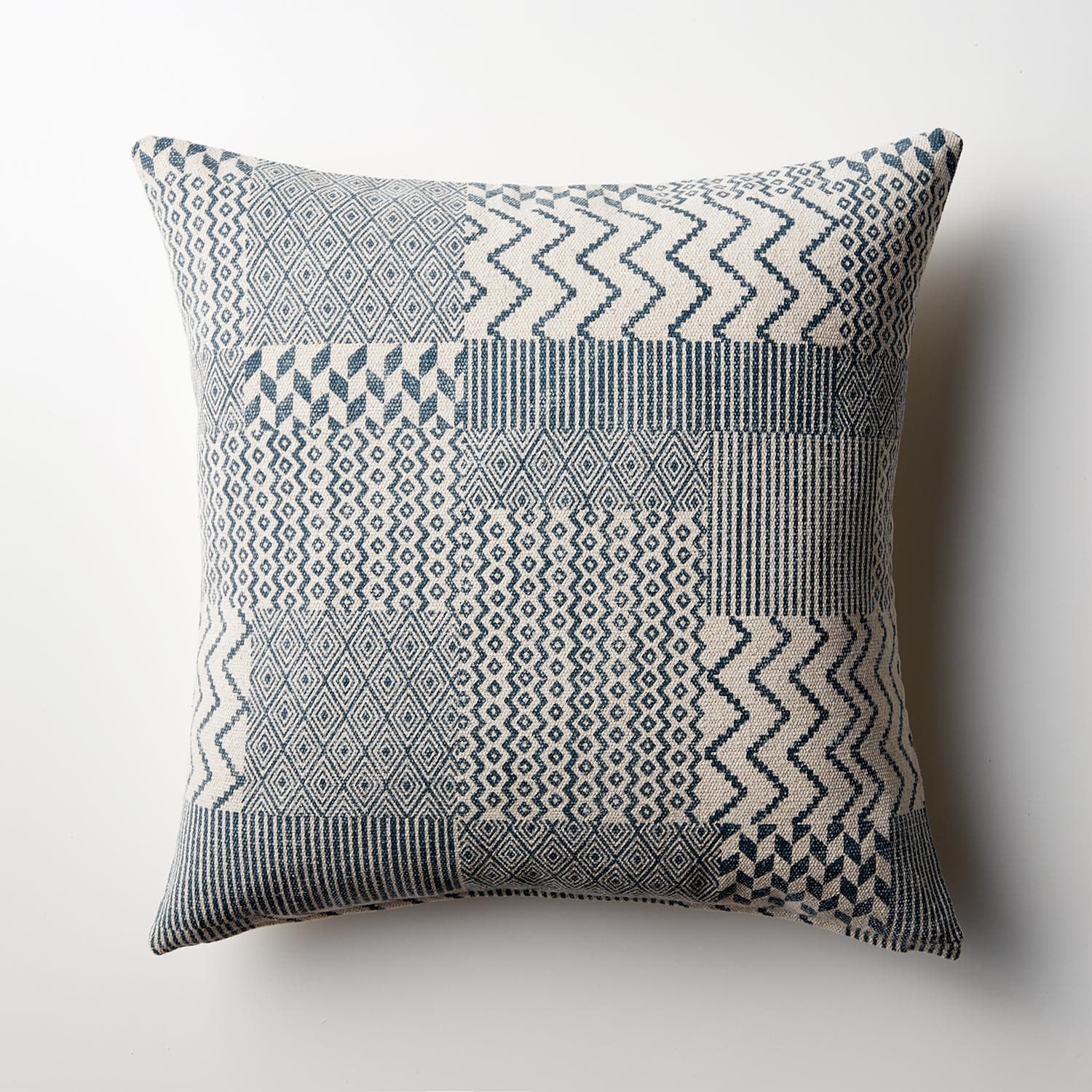 ヴィンテージテイストの綿混素材を使ったクッションカバー｜通販の