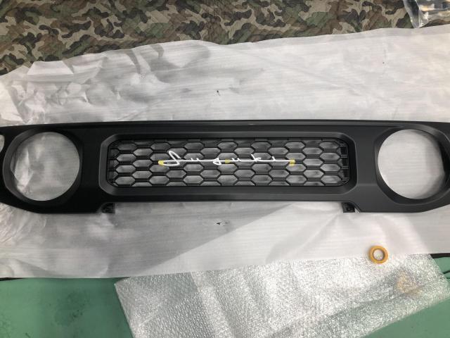 ジムニーJB64W／ジムニー・シエラJB74W 社外フロントグリル