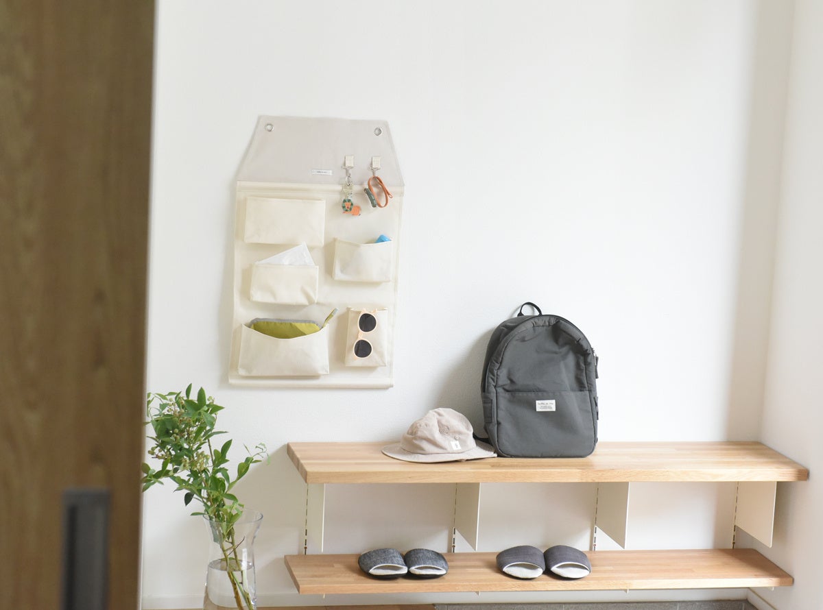 ポスターみたいにお部屋を飾れる、壁面収納「おうち型ウォールポケット