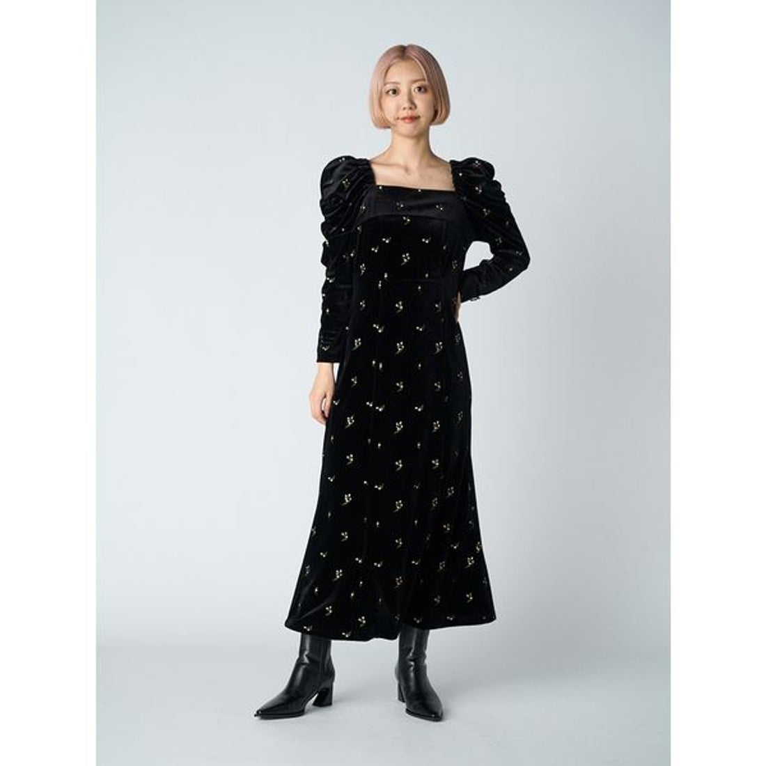 リリーブラウン LILY BROWN フラワーエンブロイダリースクエアネック