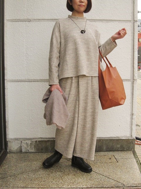 ババグーリ“コットンウールダブル”のハイネックプルオーバー＆パンツ