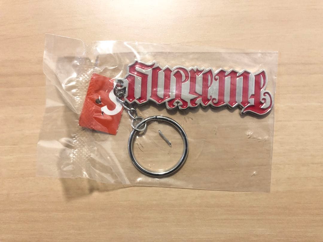 シュプリーム Ambigram Keychain 赤 - メルカリ
