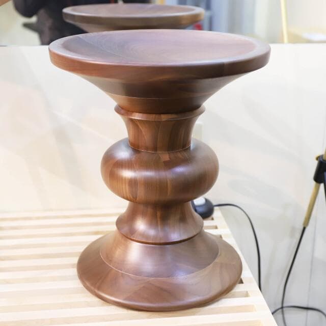 新品 チャールズ＆レイ・イームズ ウッドスツール Eames チェア 家具 B型 イームズ ターンドスツール B ウォルナット(B ウォルナット)：ホーム
