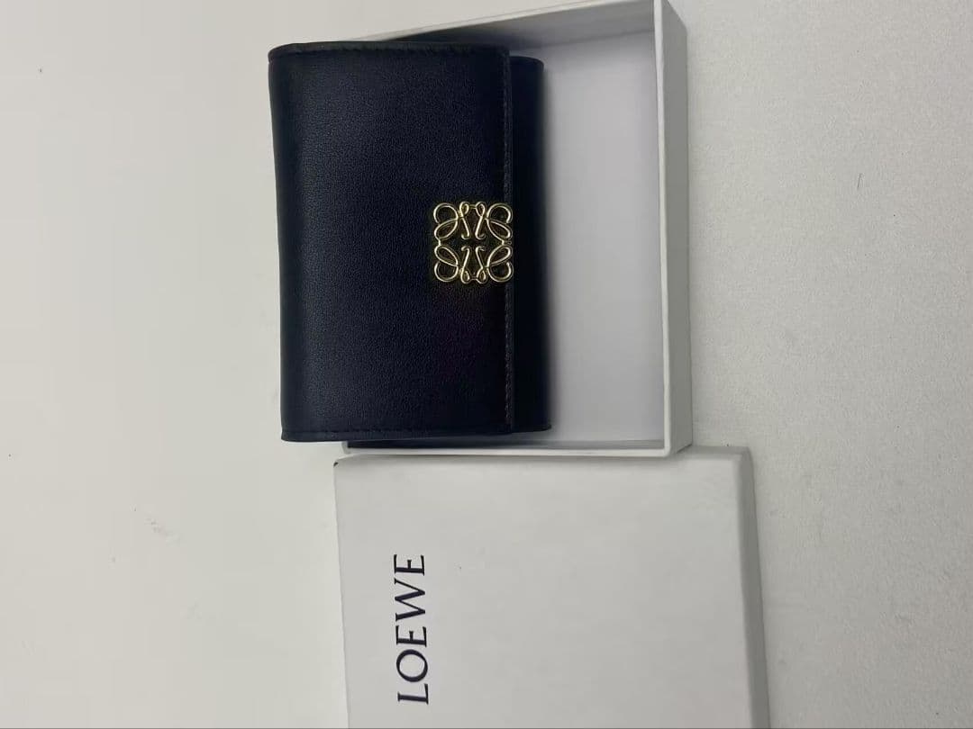 ^_^ LOEWE ネイビー 三つ折り財布 LOEWE ロエベ 三つ折り財布 折り財布 アナグラム ネイビー - メルカリ