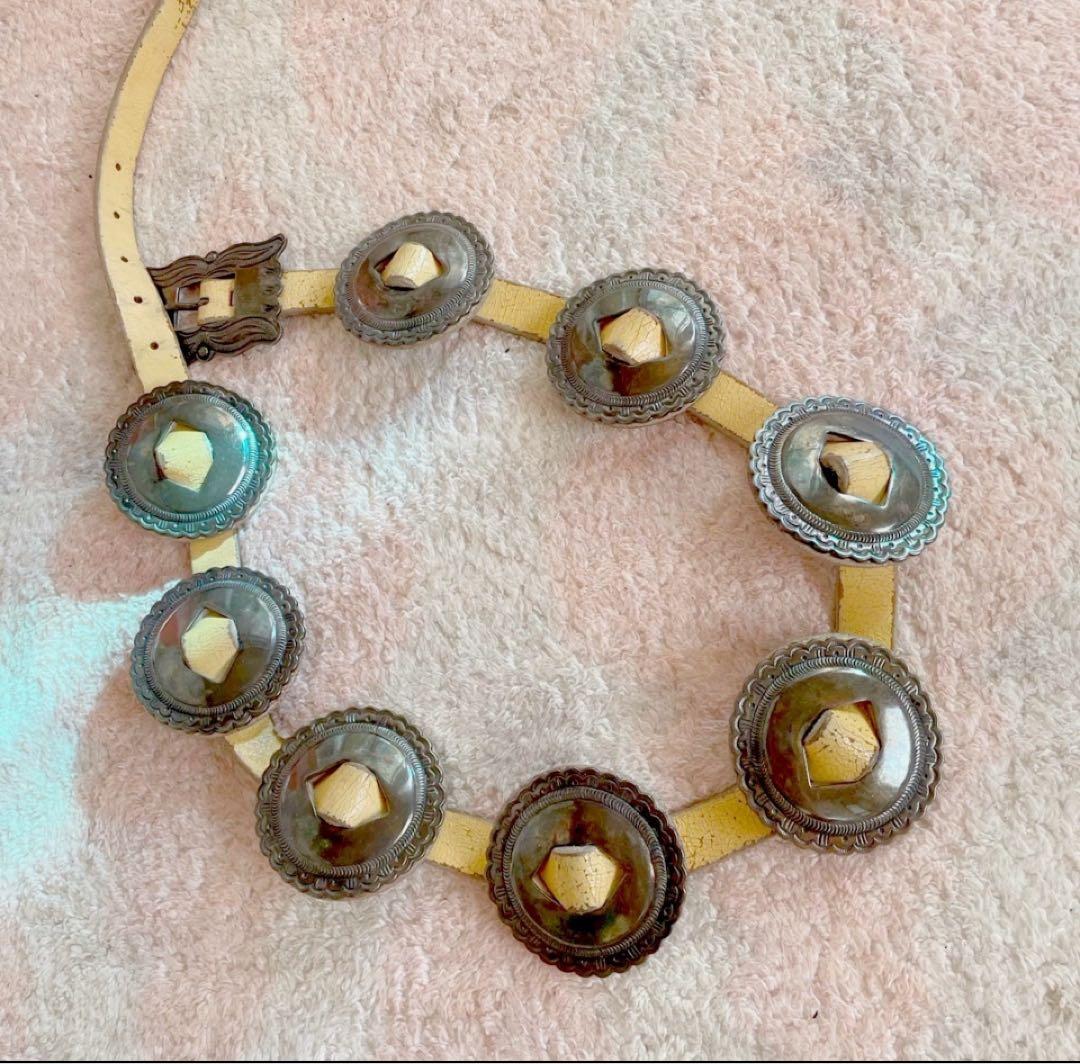 コンチョベルト この冬もたくさん着たニット。 冬の終わりはおニューのベルトで楽しむ