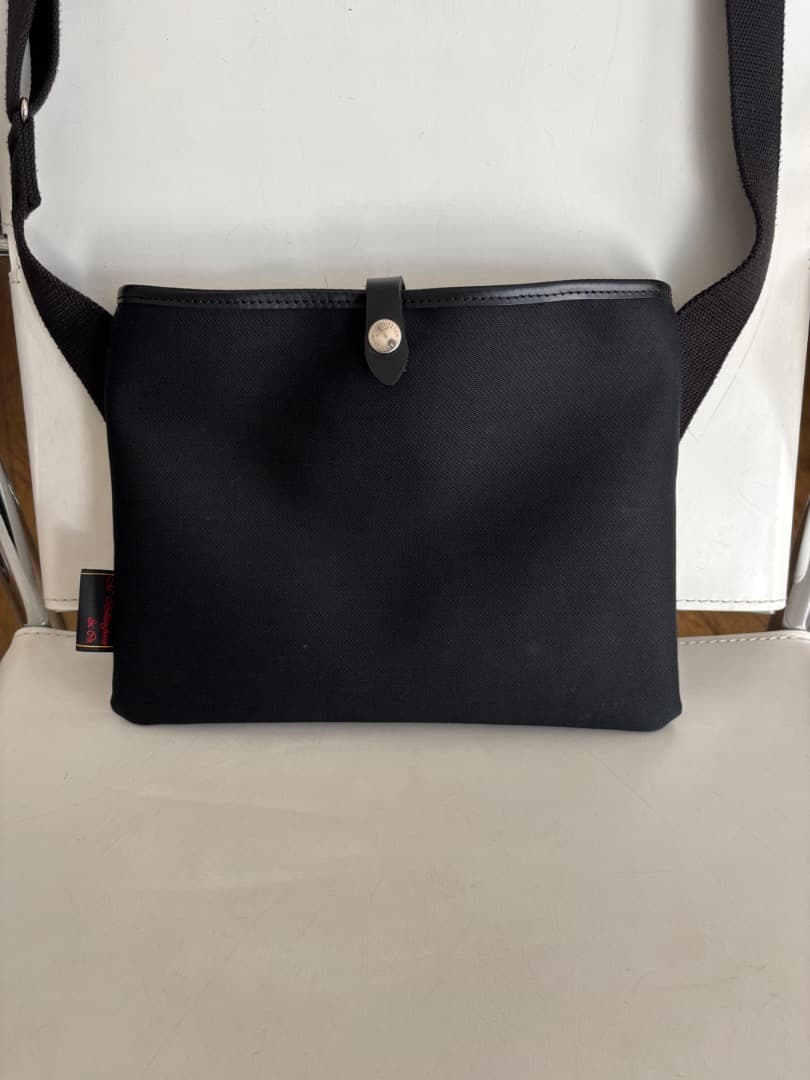 【超美品】ビリンガム サコッシュフラットショルダーバッグ ブラック 楽天市場】Billingham/ビリンガム サコッシュフラットショルダーバッグ