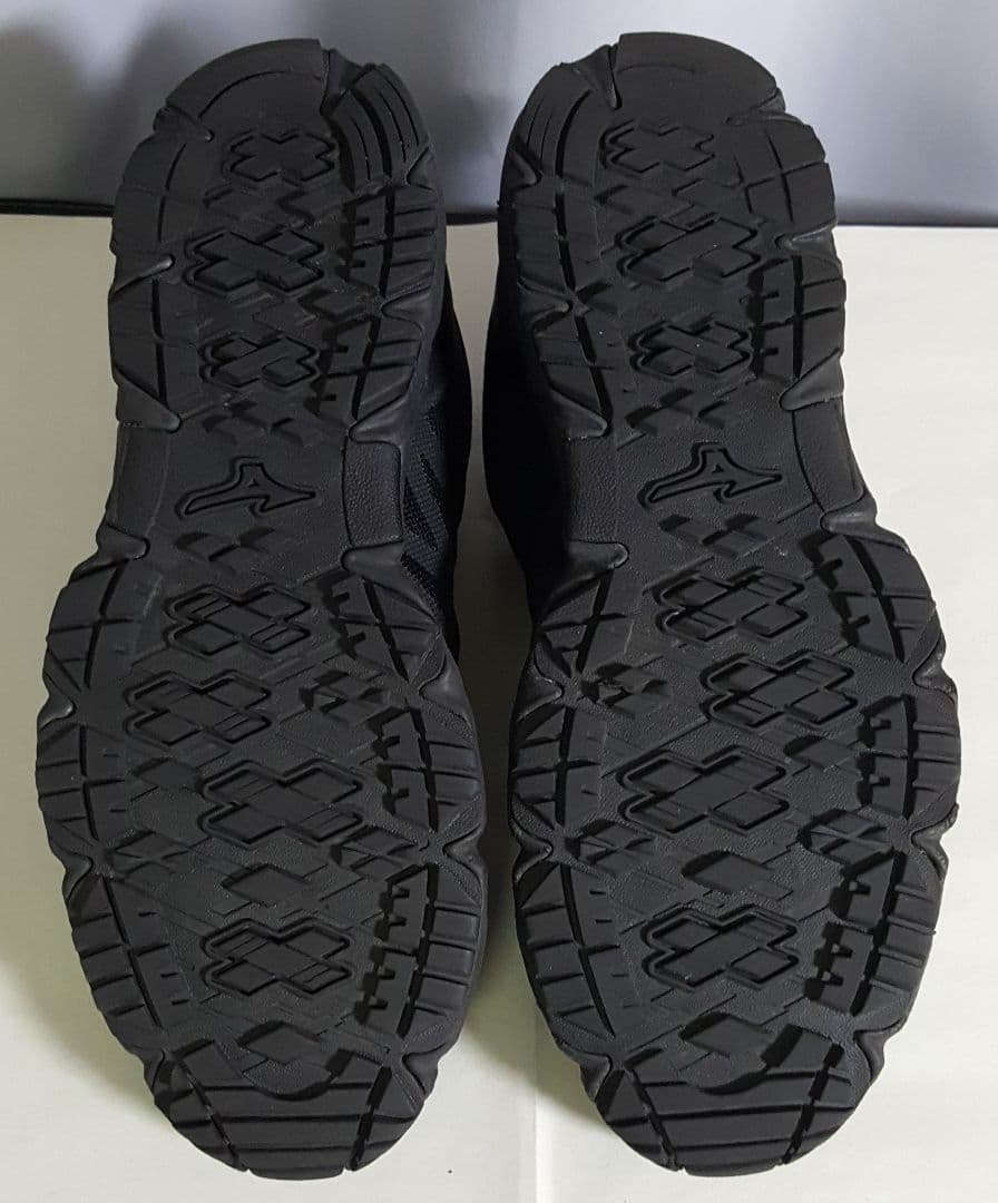 【完売品】マーガレット・ハウエル×ミズノ スニーカー 黒 防水 27.5cm