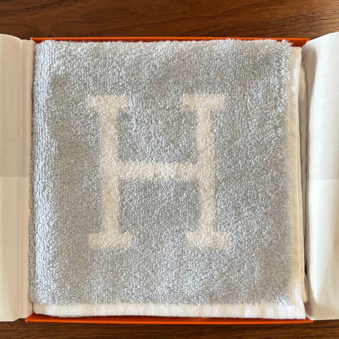 【新品未使用】 エルメス アヴァロン タオルハンカチ HERMES 箱　袋付き HERMES - エルメス アヴァロン タオルハンカチ 新品未使用 タグ付き お