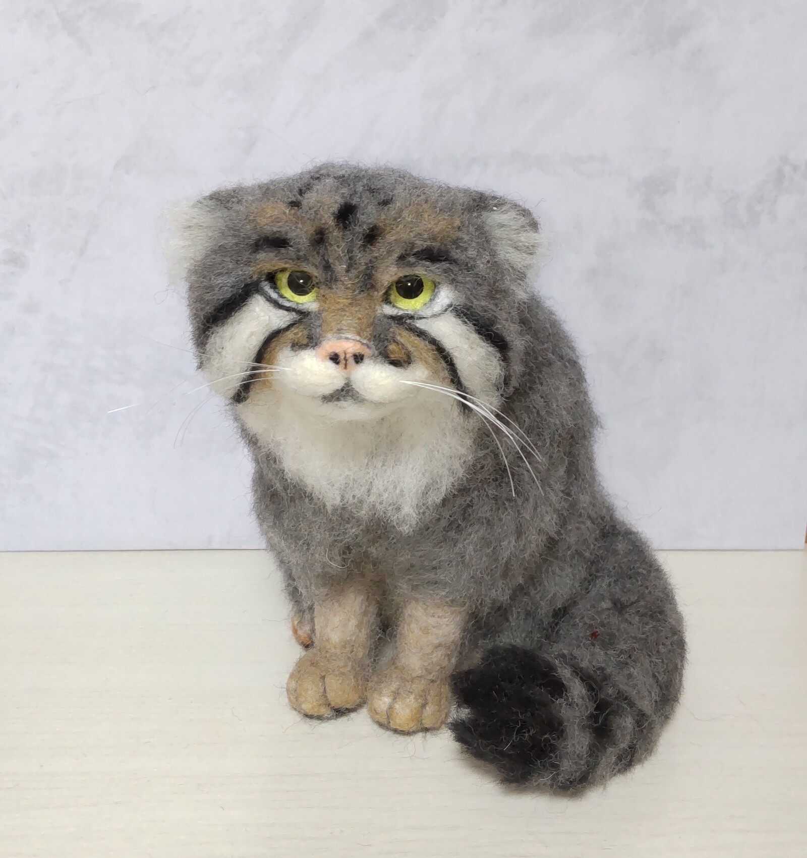 羊毛フェルト】ミニミニ三毛猫~お座り~ - にゃろろん工房 | minne